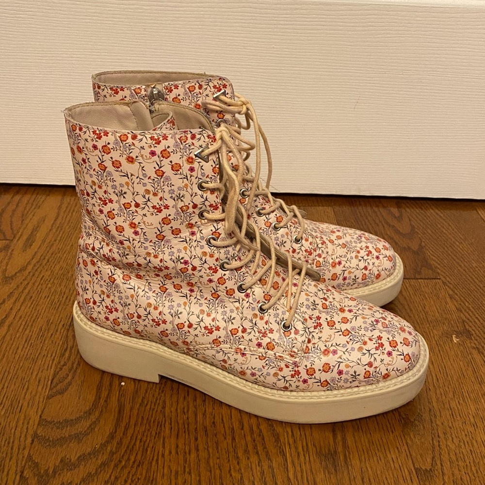 SCHUTZ McKenzie Lace Up Floral Print Boho Army Combat Boots Size 7 Women